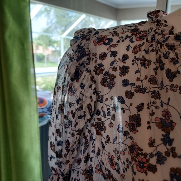 100% Viscose Prairie Top by Loft: Ann Taylor: Size M. - Picture 6 of 16